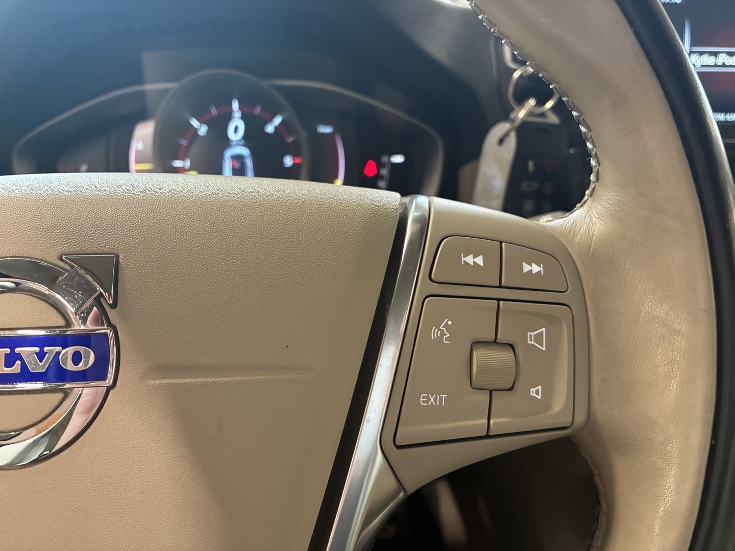 VOLVO XC70 2015