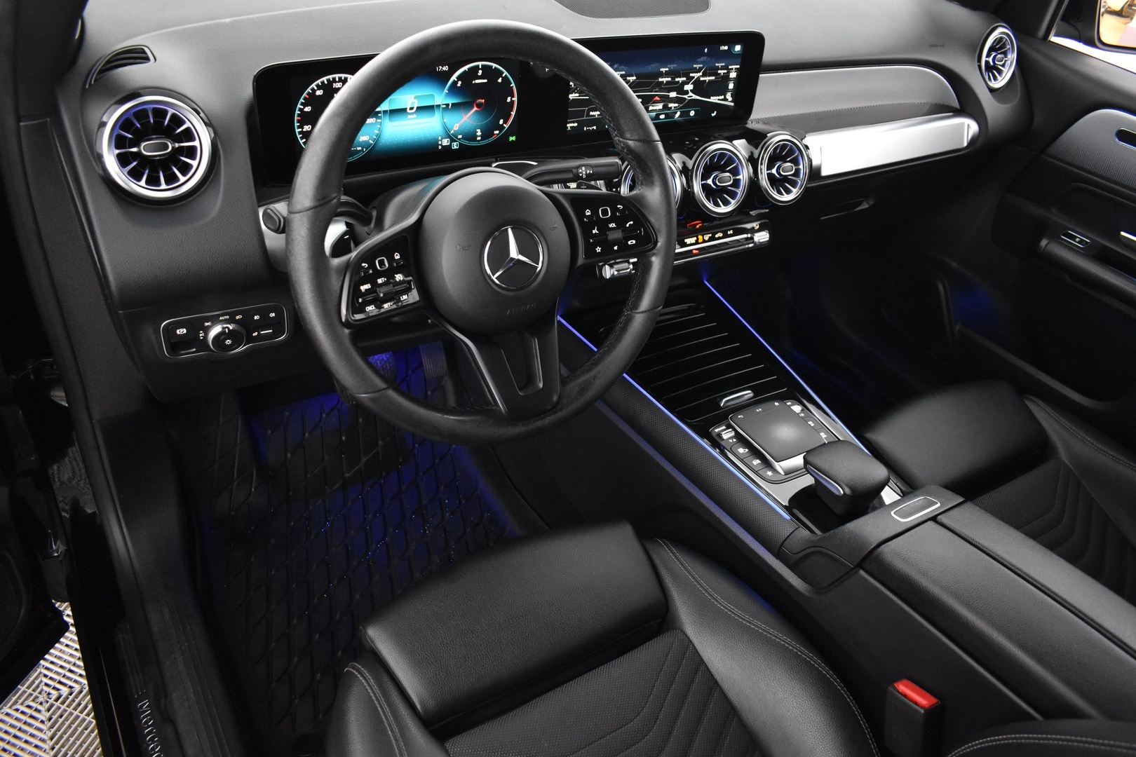 MERCEDES-BENZ GLB 2021