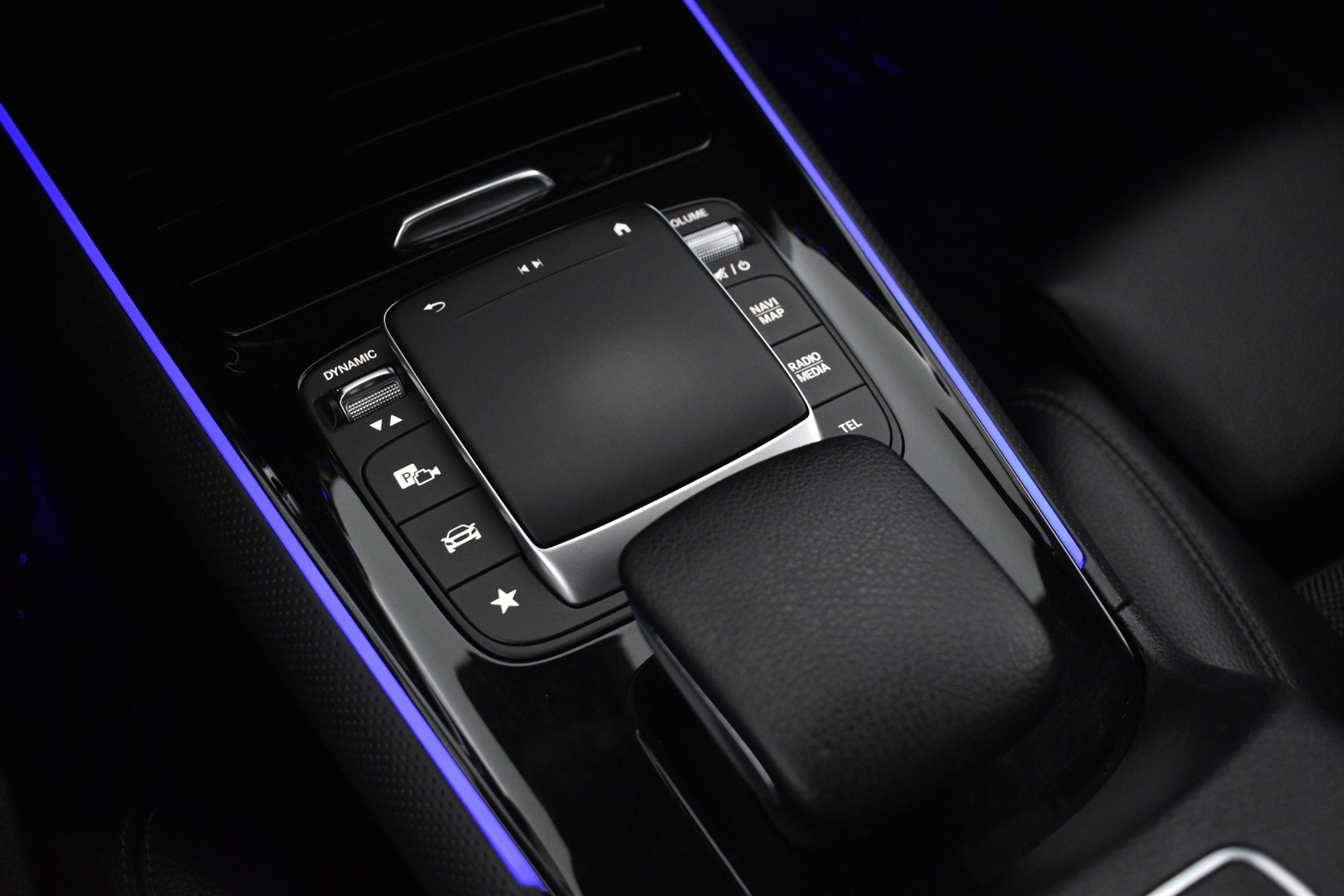 MERCEDES-BENZ GLB 2021