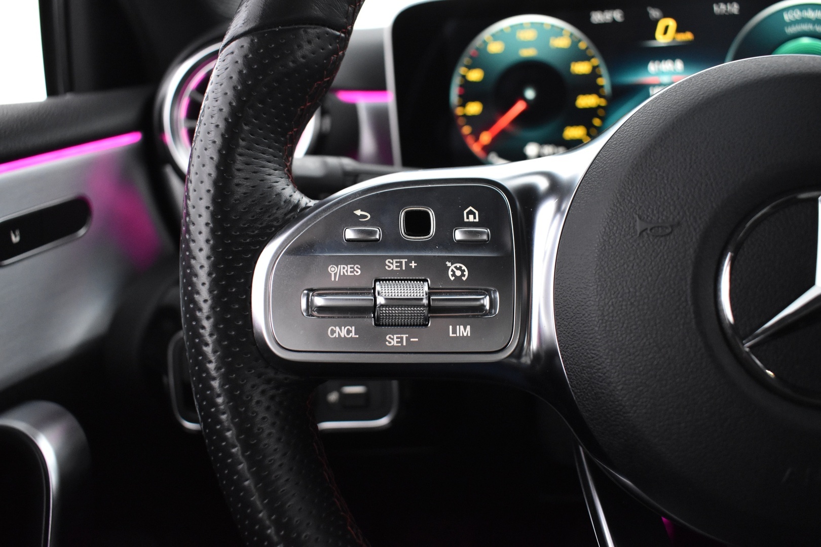 MERCEDES-BENZ A 2018