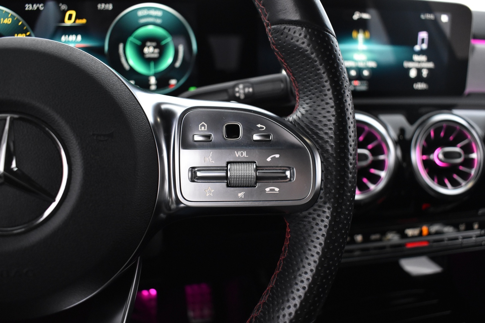 MERCEDES-BENZ A 2018