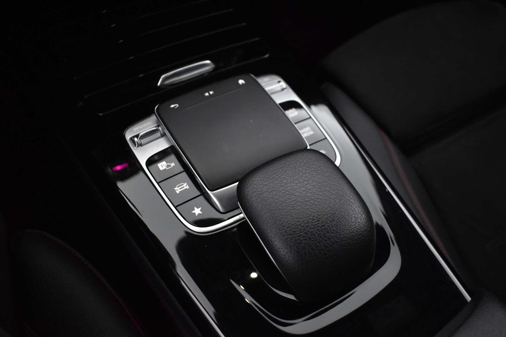 MERCEDES-BENZ A 2018