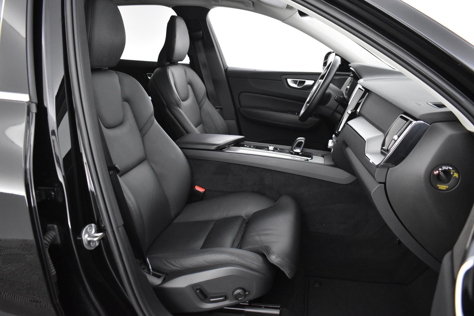 VOLVO XC60 2023