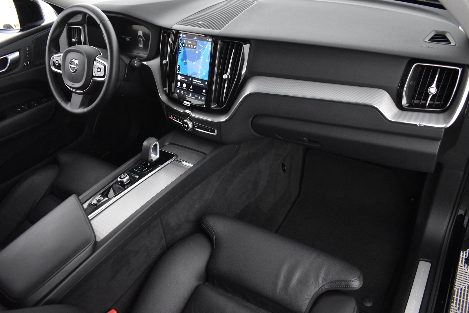 VOLVO XC60 2023