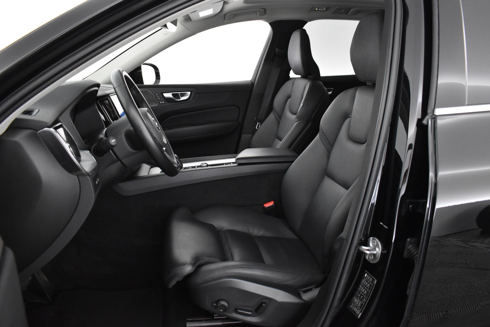 VOLVO XC60 2023