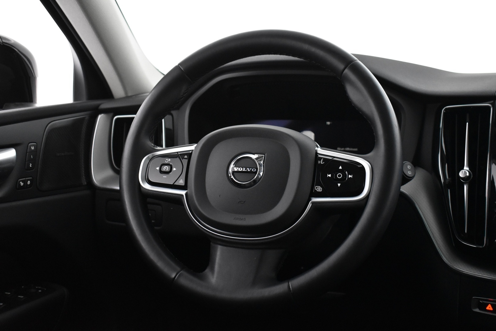 VOLVO XC60 2023