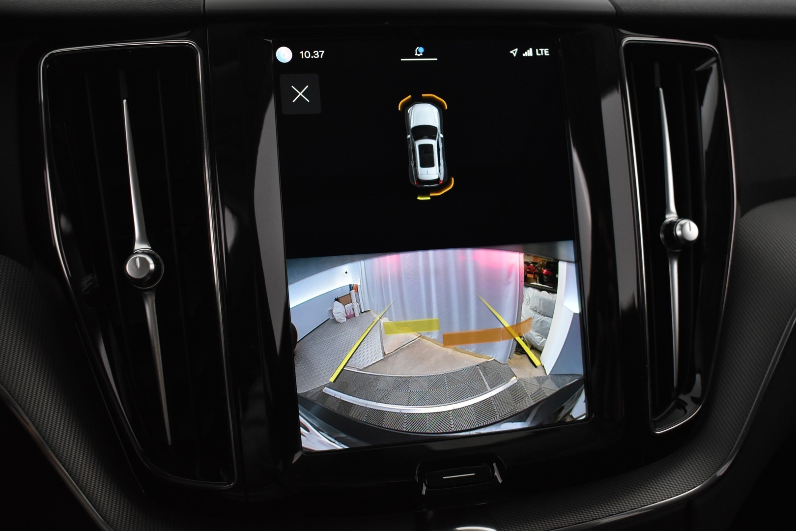 VOLVO XC60 2023