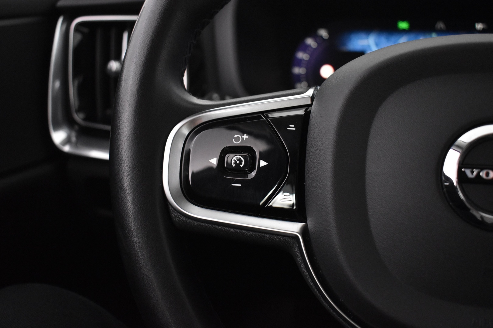 VOLVO V60 CROSS COUNTRY 2023