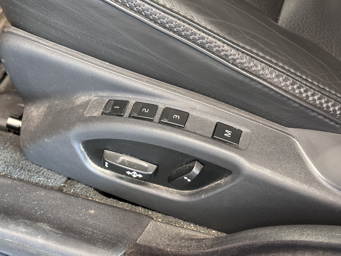 VOLVO XC70 2011