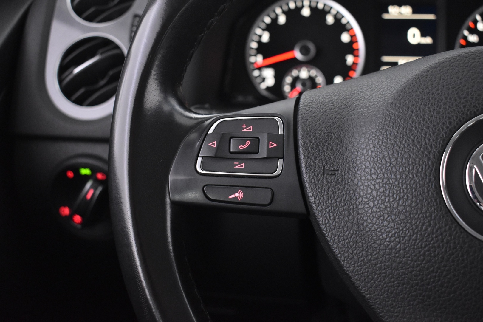 VOLKSWAGEN Tiguan 2013