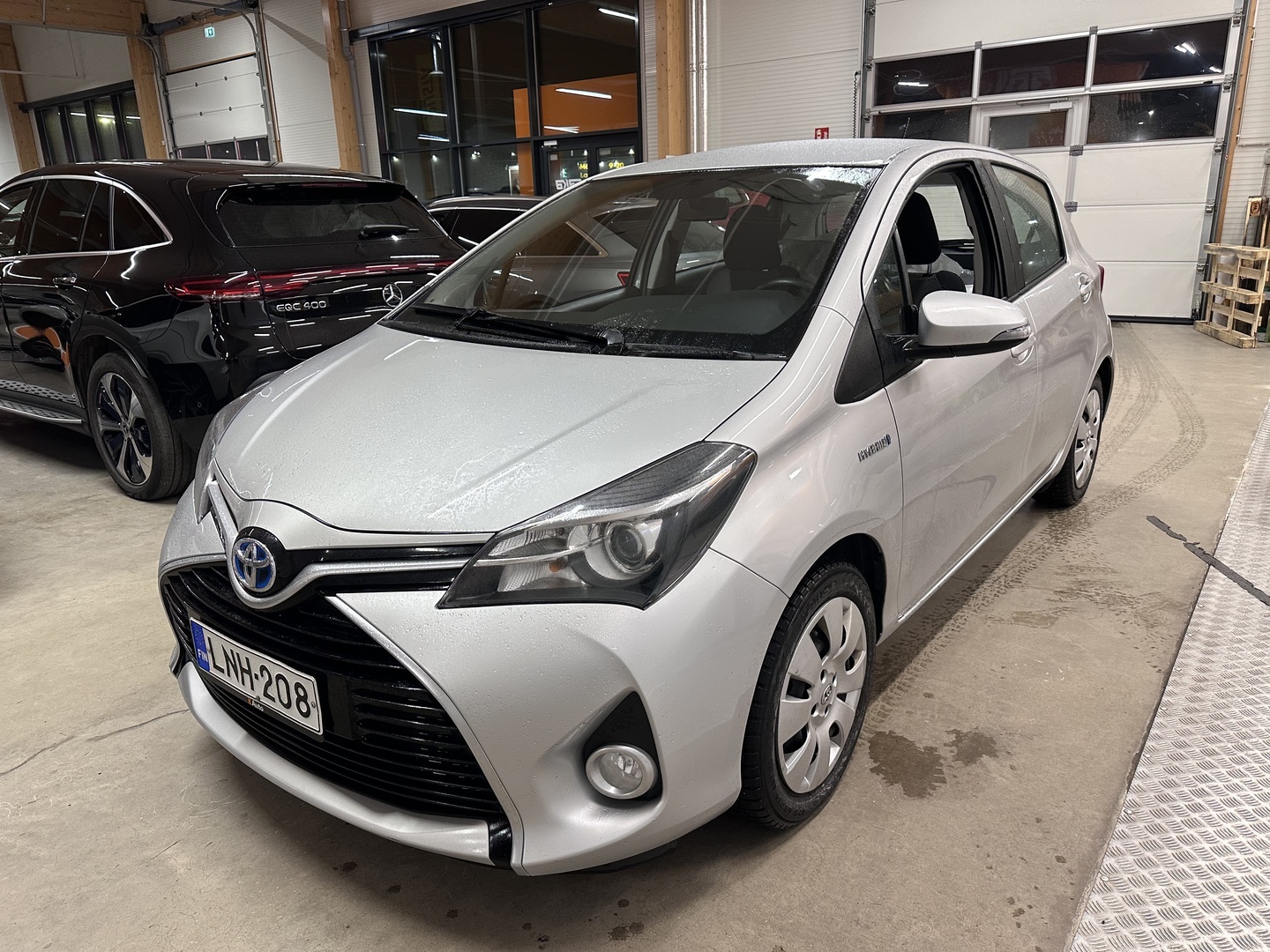 TOYOTA Yaris 2016