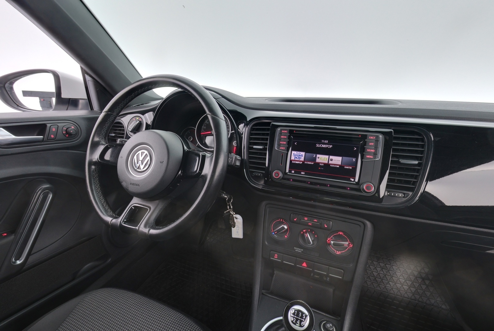 VOLKSWAGEN Beetle 2018