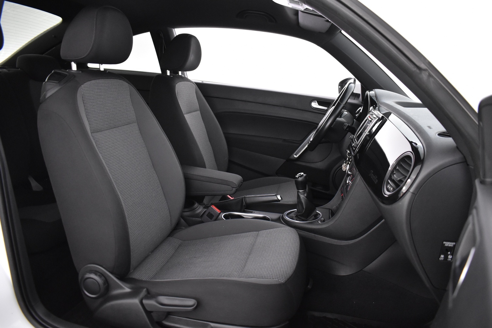 VOLKSWAGEN Beetle 2018