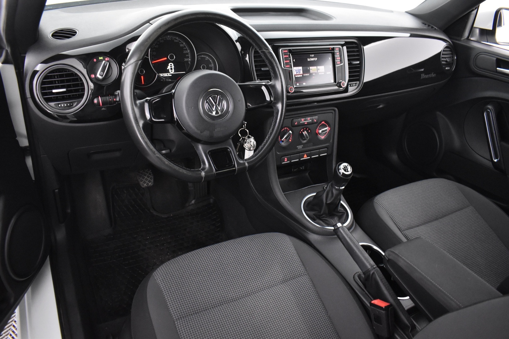 VOLKSWAGEN Beetle 2018