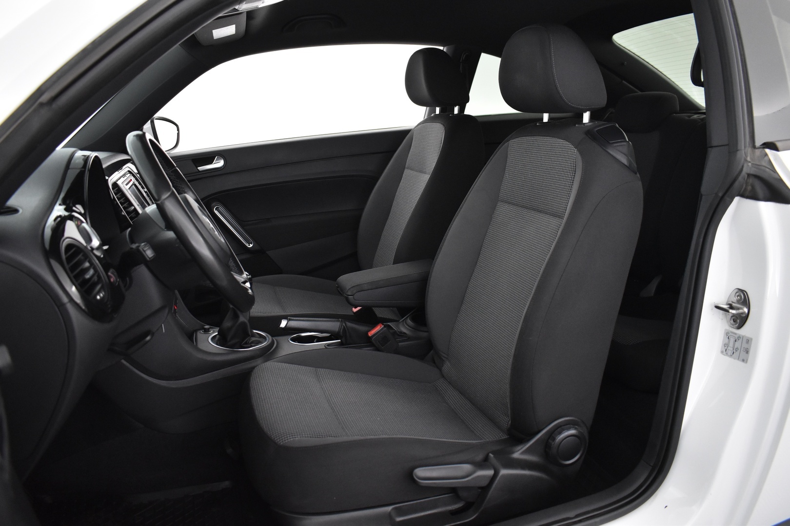 VOLKSWAGEN Beetle 2018