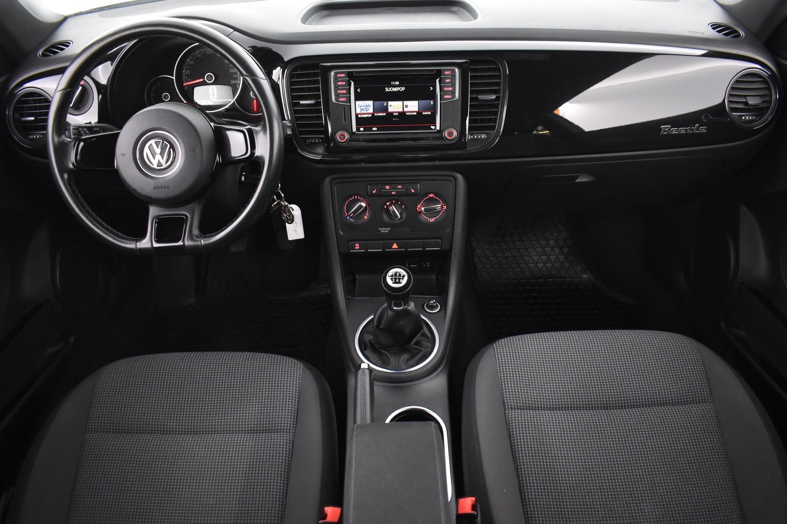VOLKSWAGEN Beetle 2018