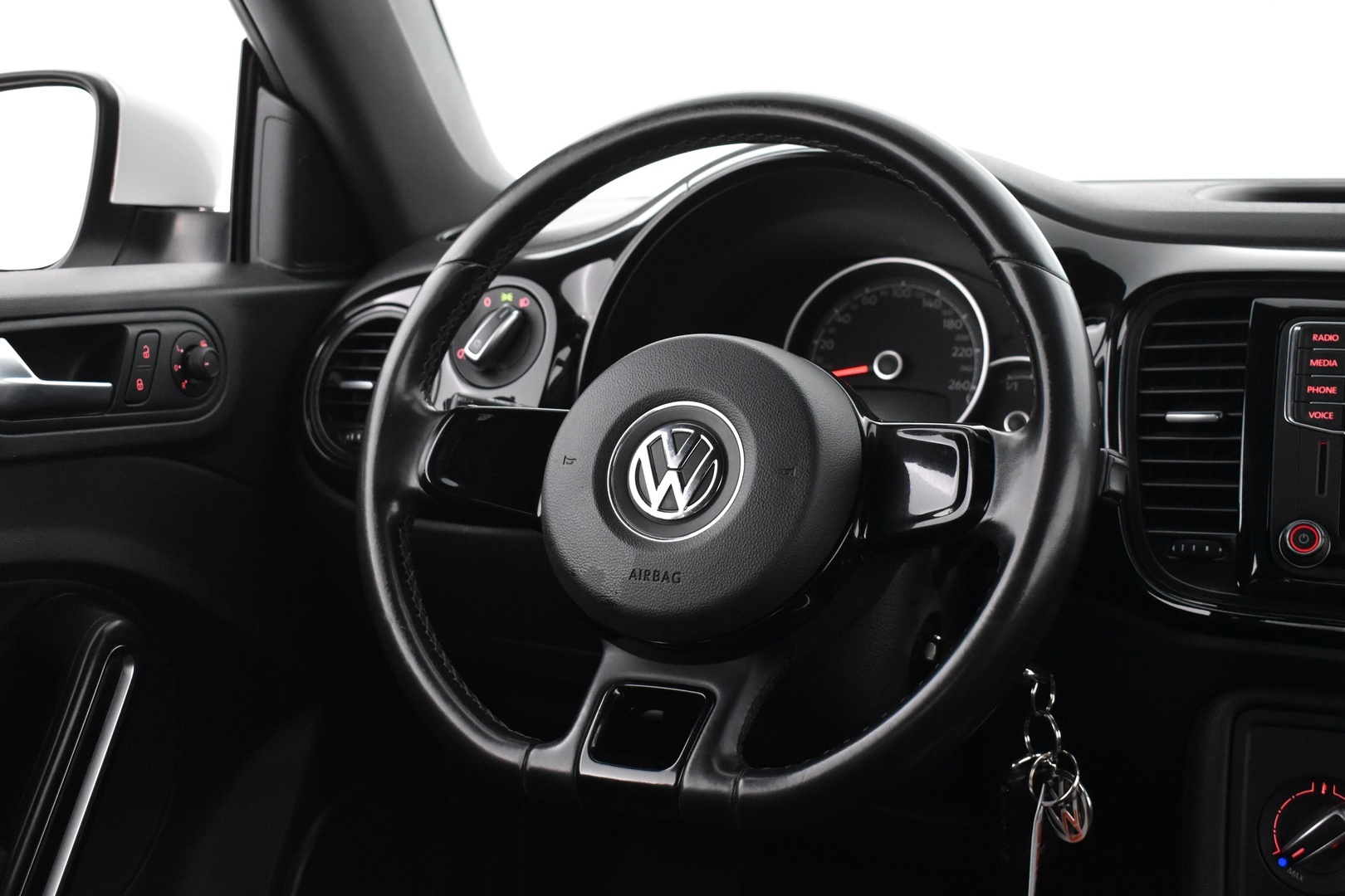 VOLKSWAGEN Beetle 2018