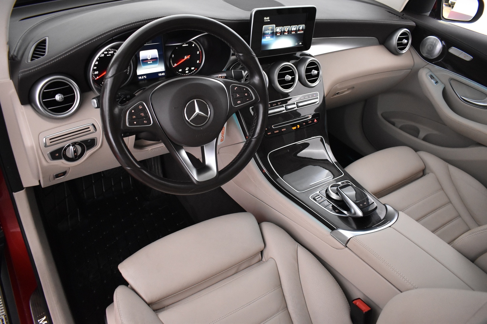 MERCEDES-BENZ GLC 2016