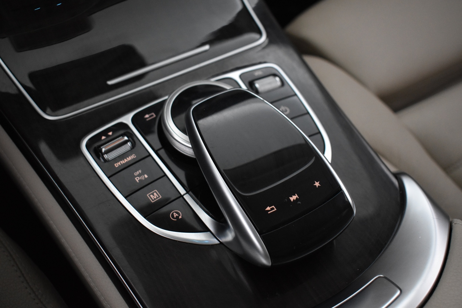 MERCEDES-BENZ GLC 2016