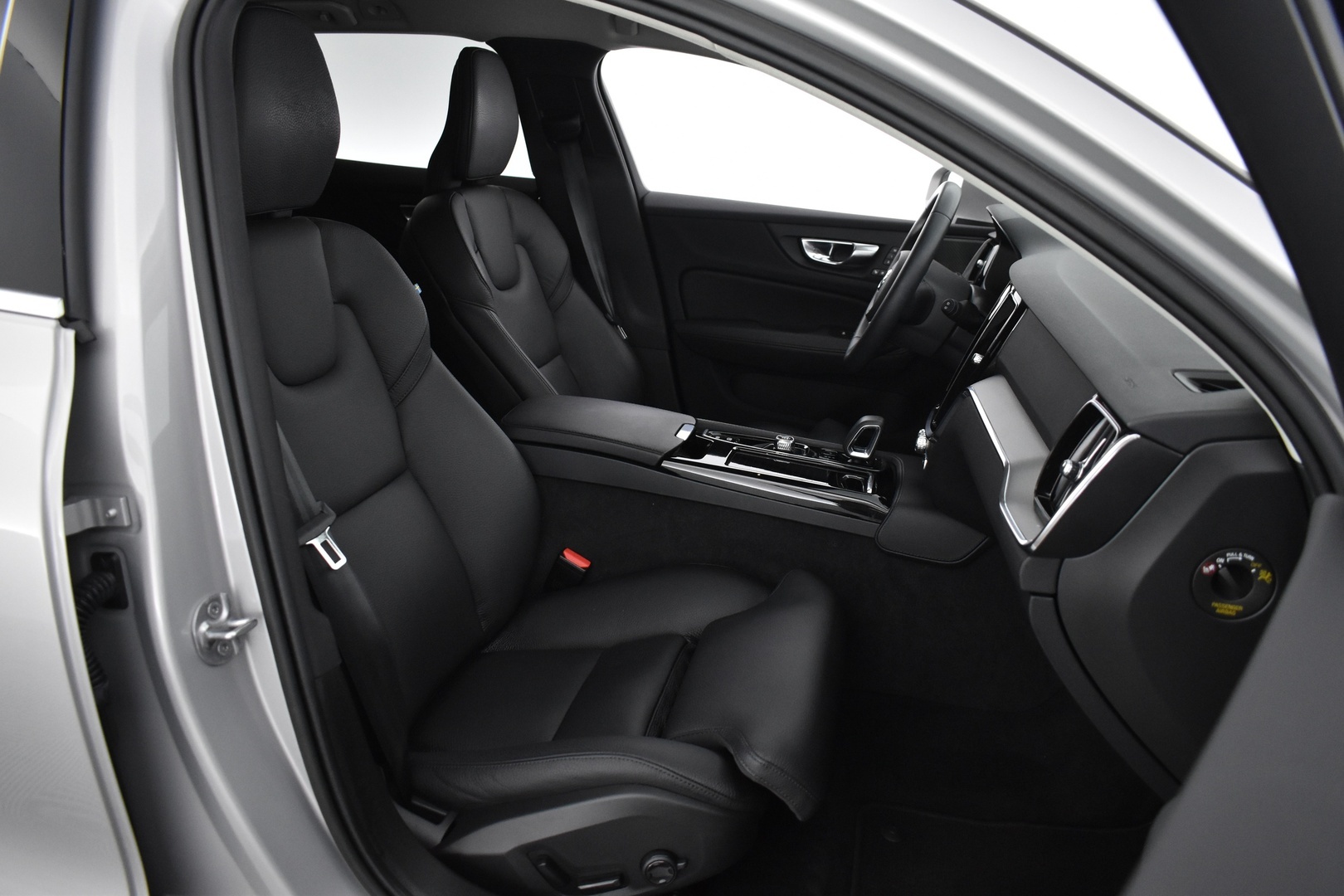 VOLVO V60 2024