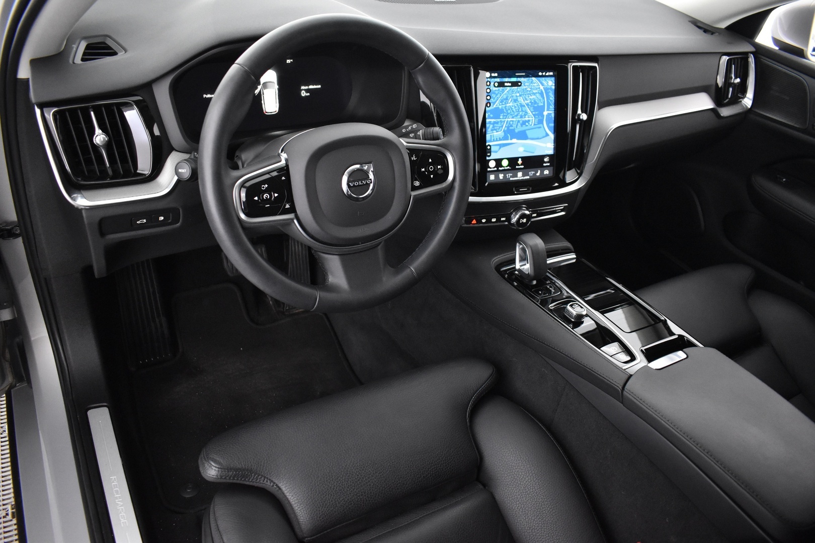 VOLVO V60 2024