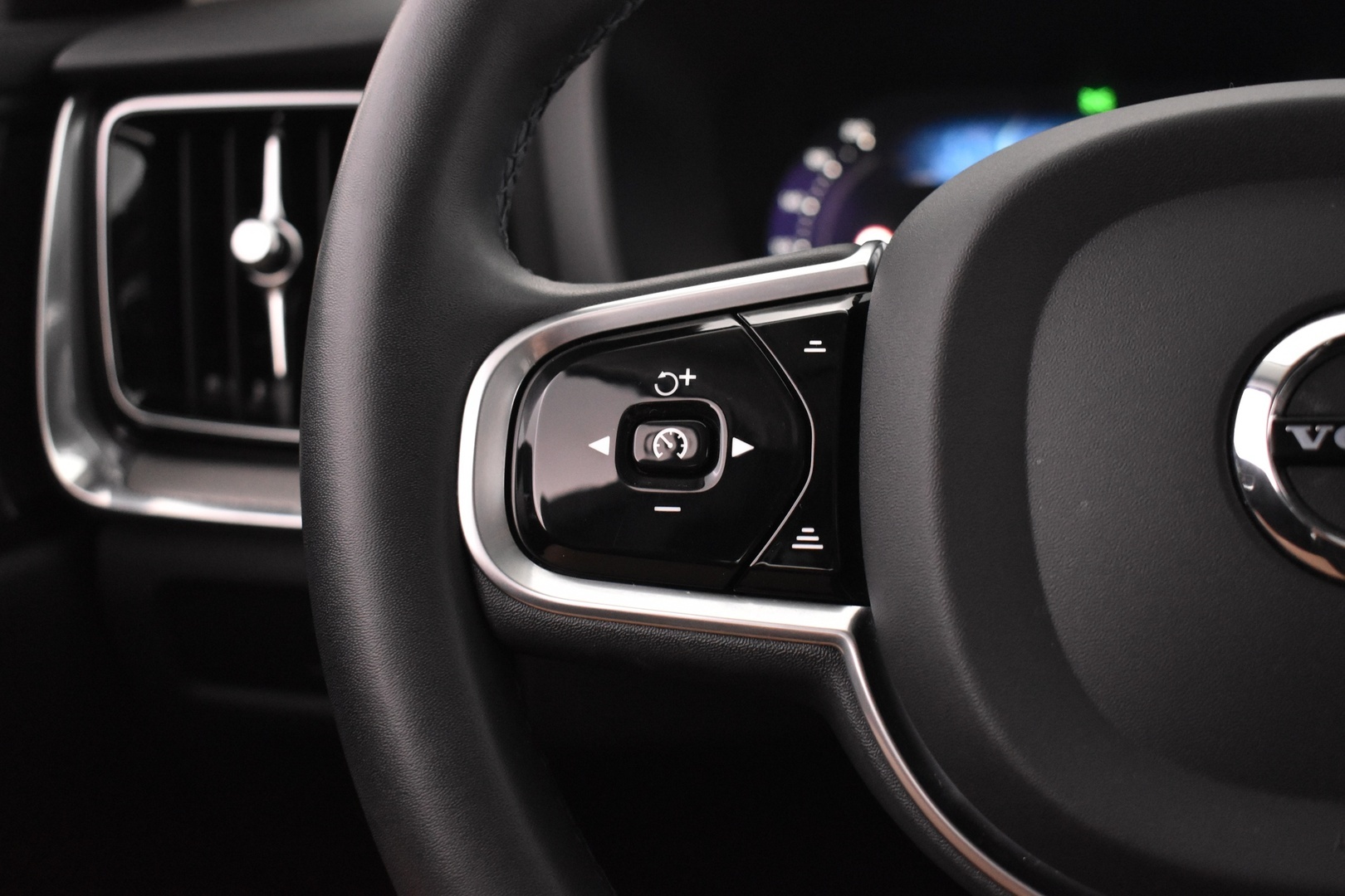 VOLVO V60 2024