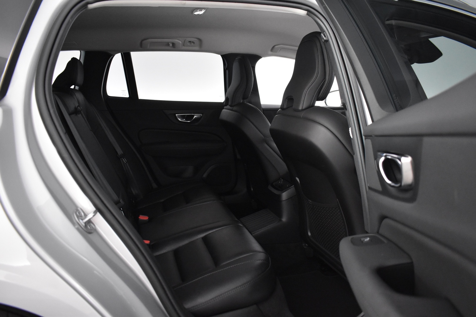 VOLVO V60 2024