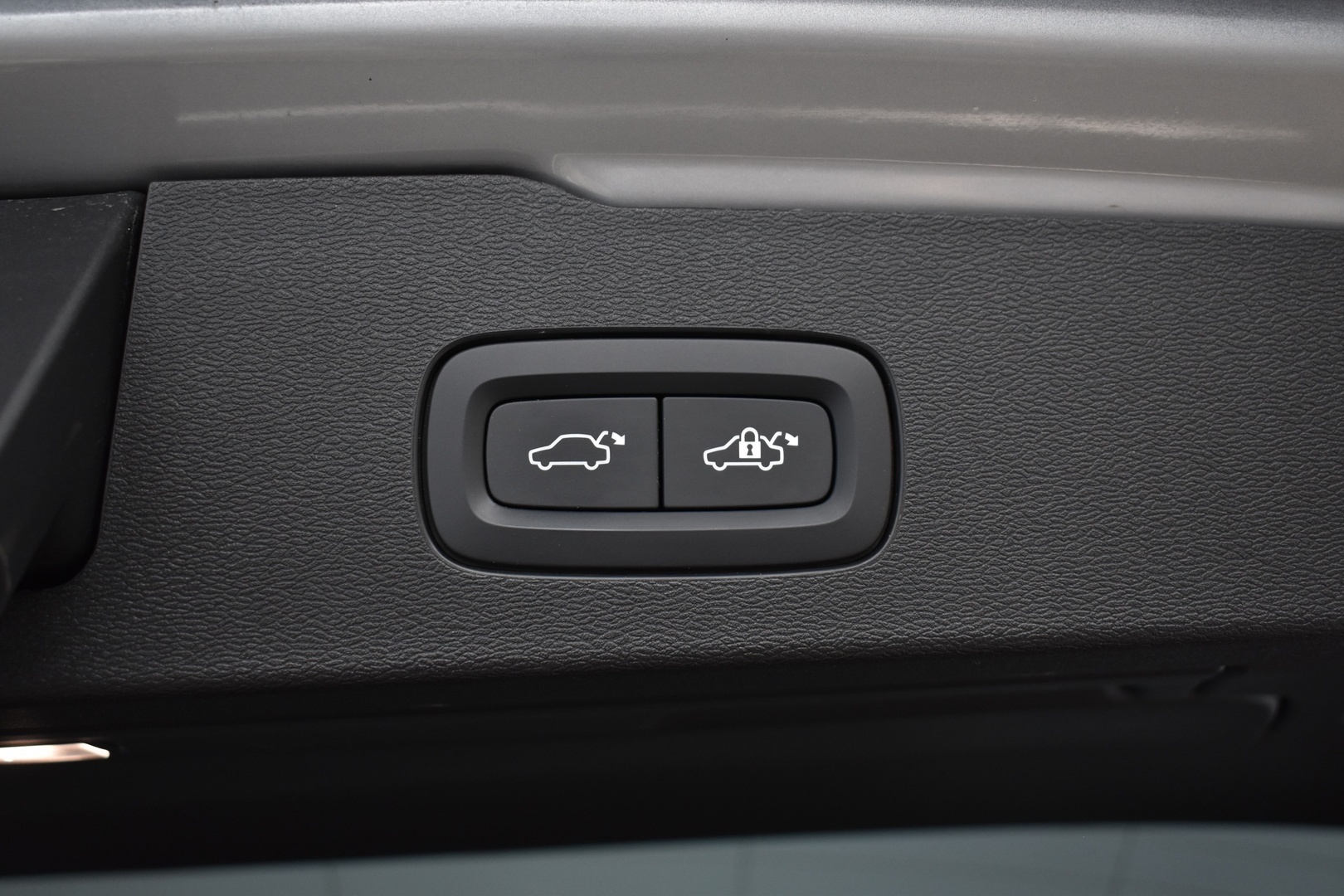 VOLVO V60 2024