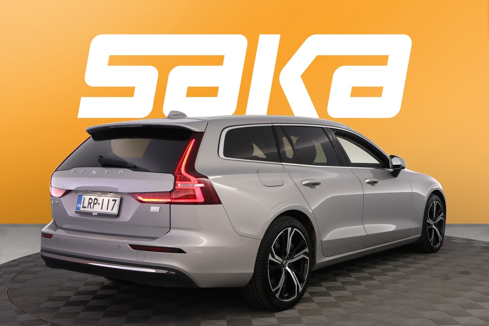 VOLVO V60 2024