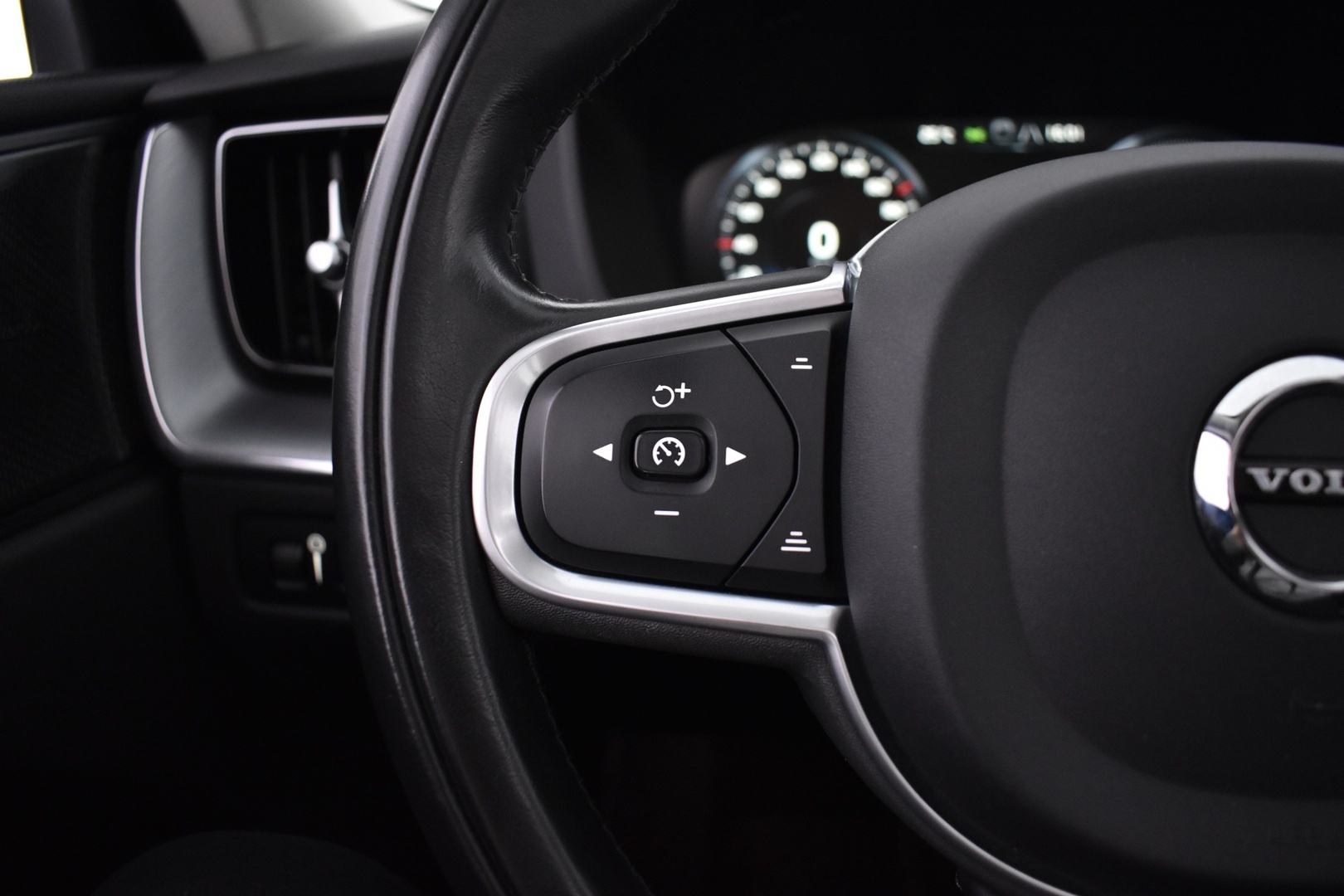 VOLVO XC60 2021