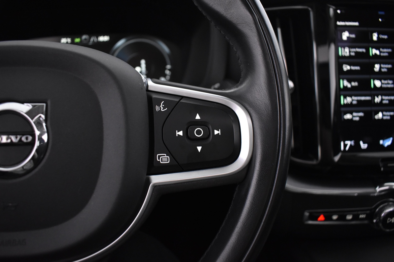 VOLVO XC60 2021