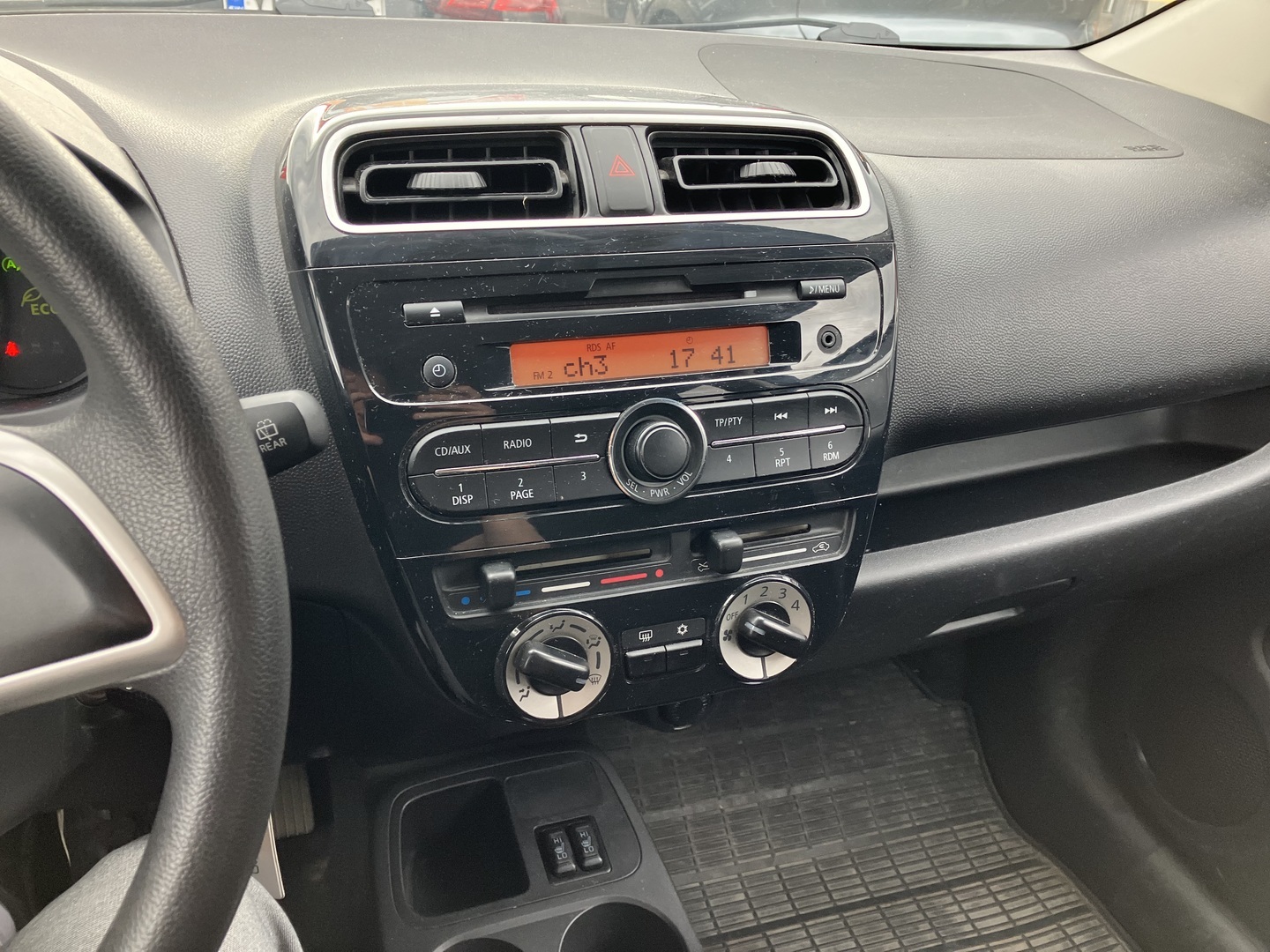 MITSUBISHI Space Star 2015