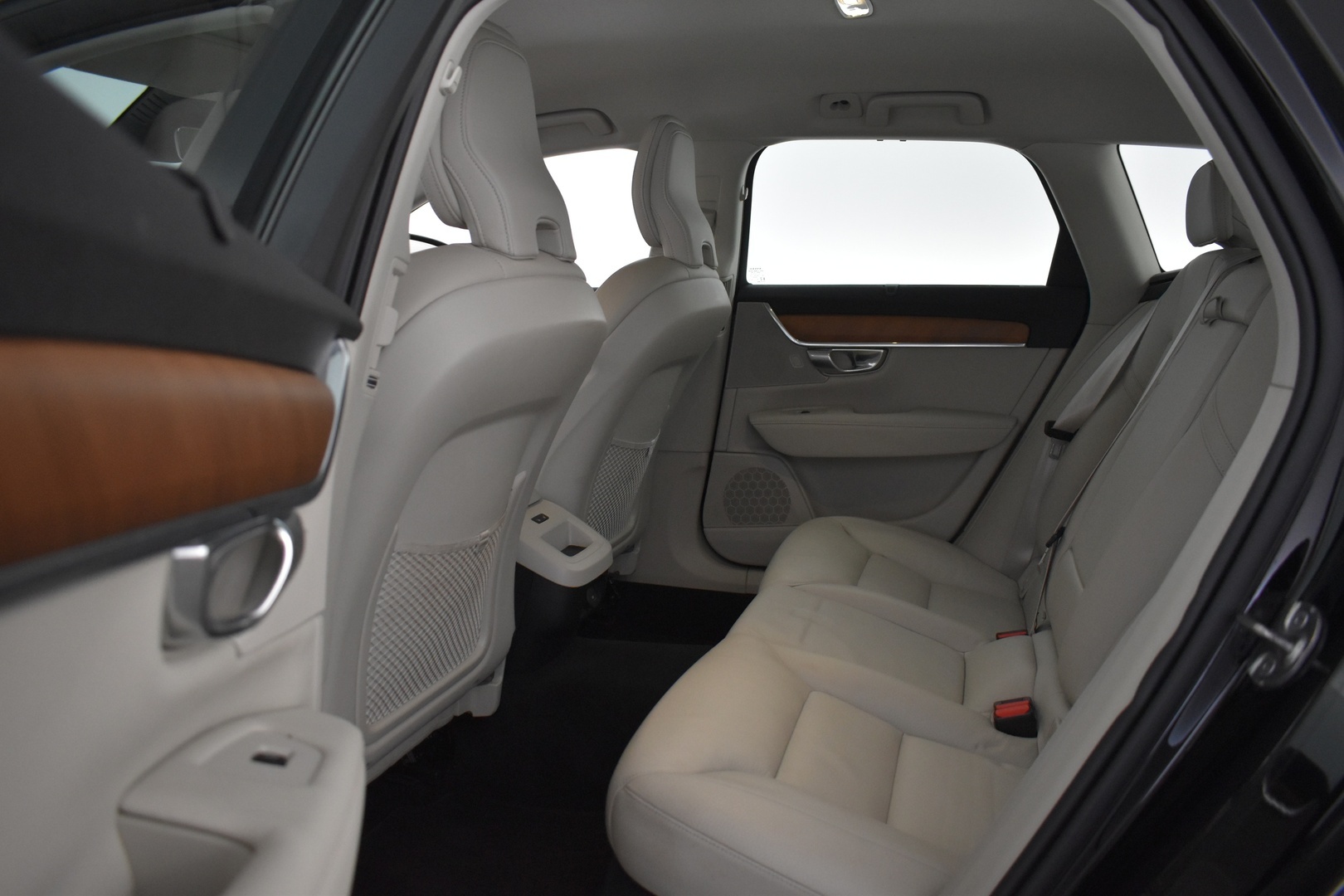 VOLVO V90 2022