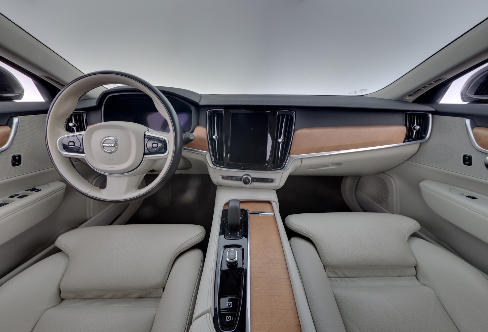 VOLVO V90 2022