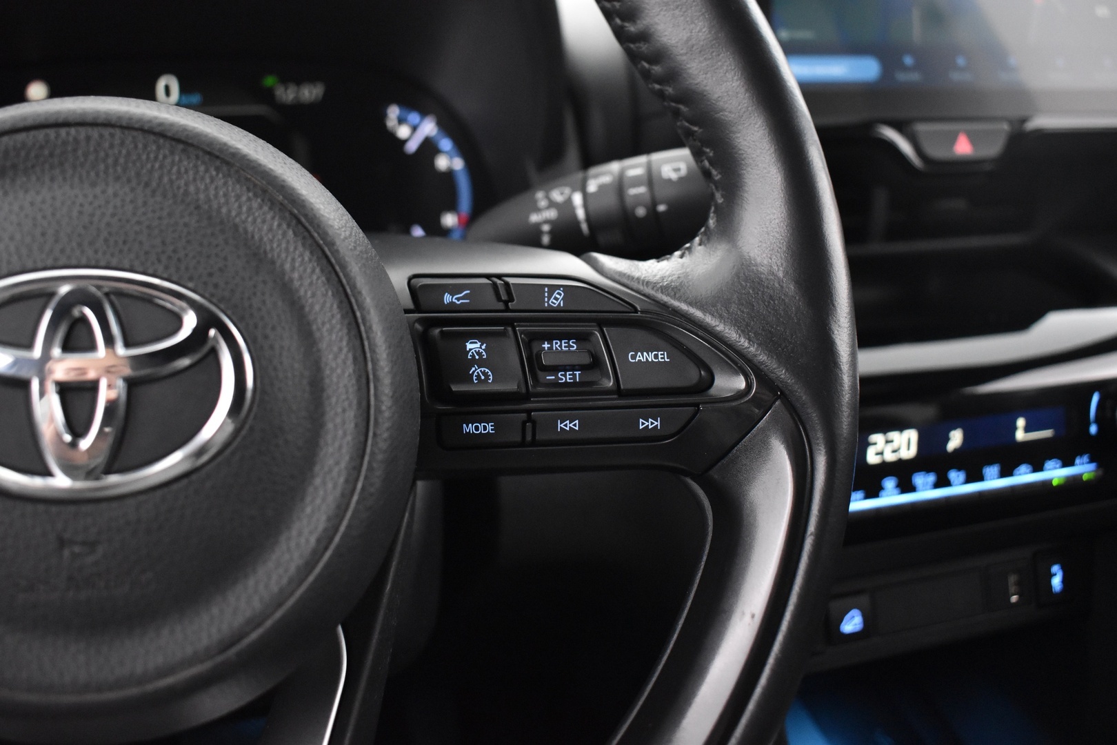 TOYOTA Yaris Cross 2023