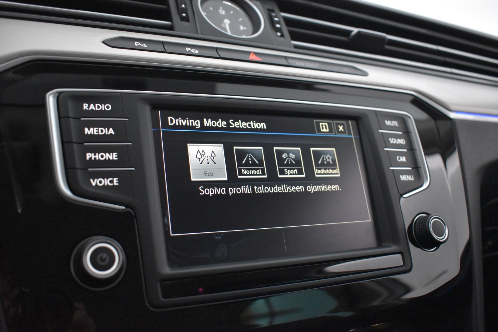 VOLKSWAGEN Passat 2016