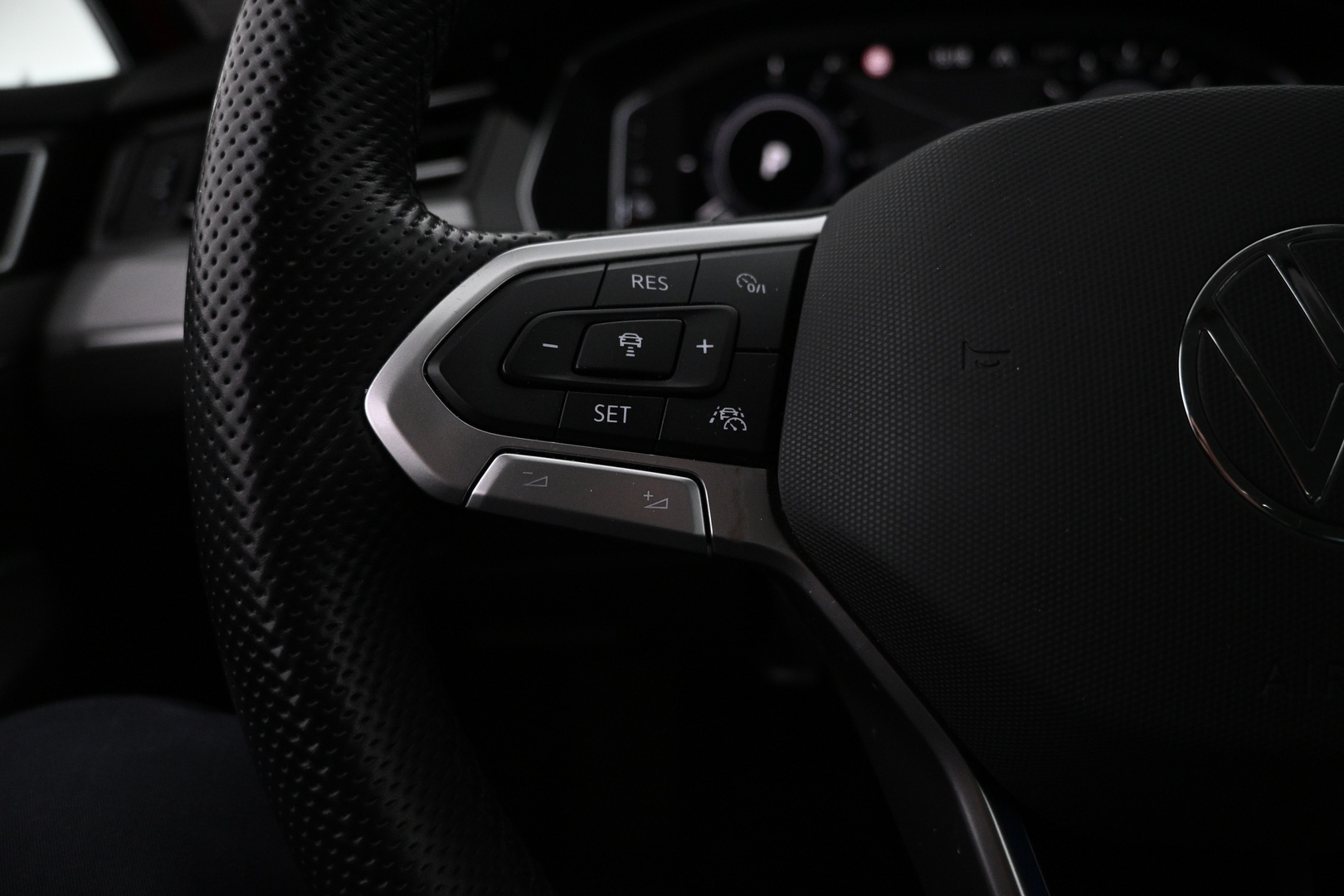 VOLKSWAGEN Passat 2022