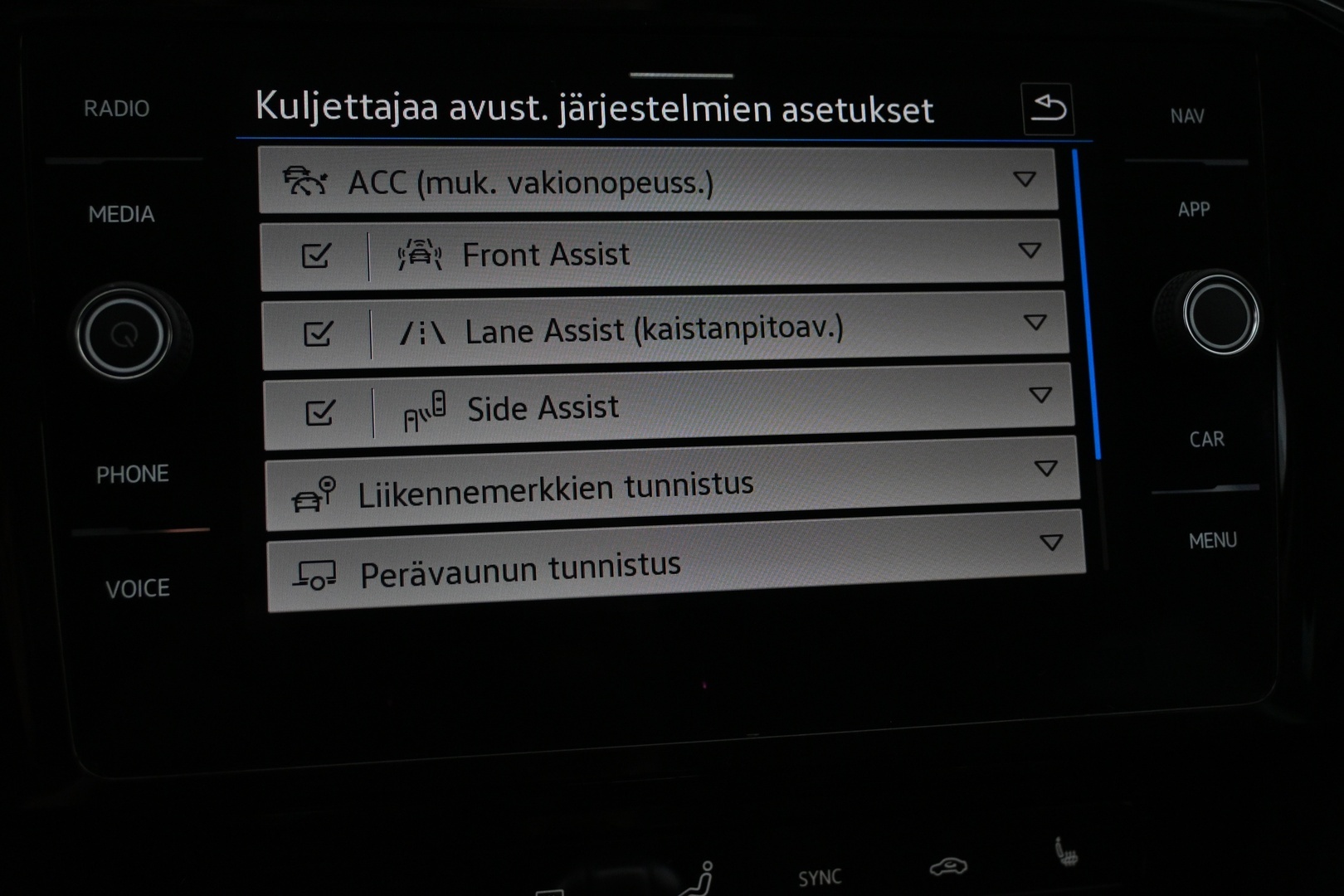 VOLKSWAGEN Passat 2022