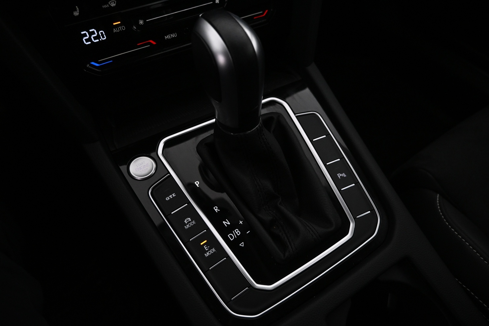 VOLKSWAGEN Passat 2022