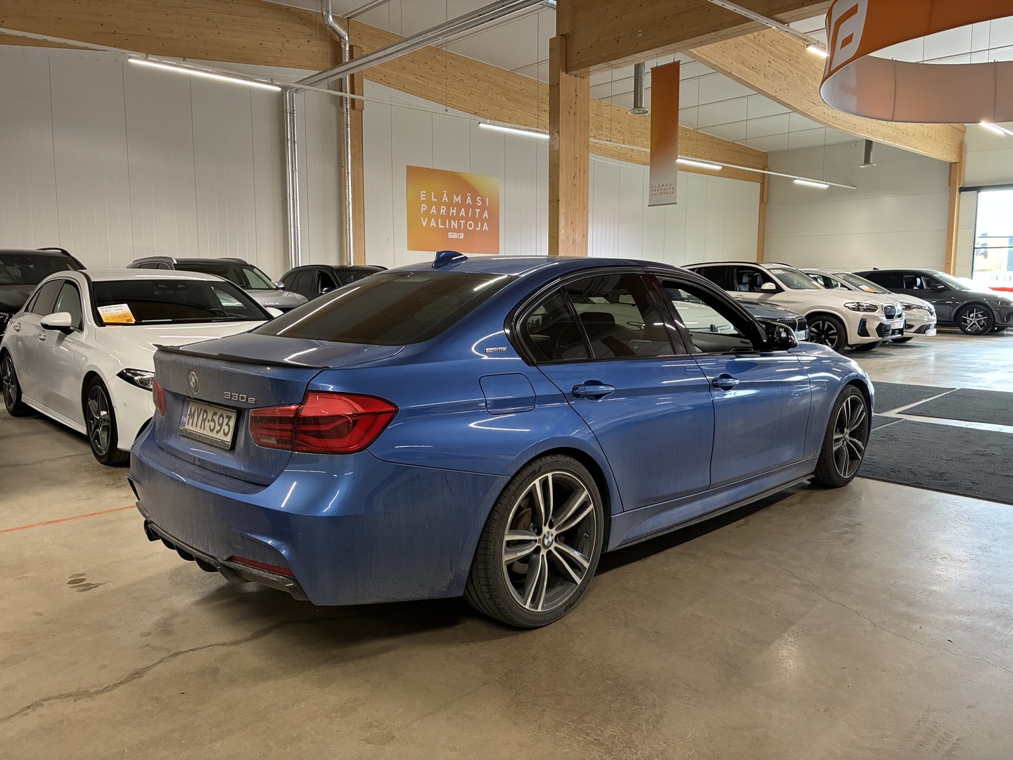BMW 330 2016
