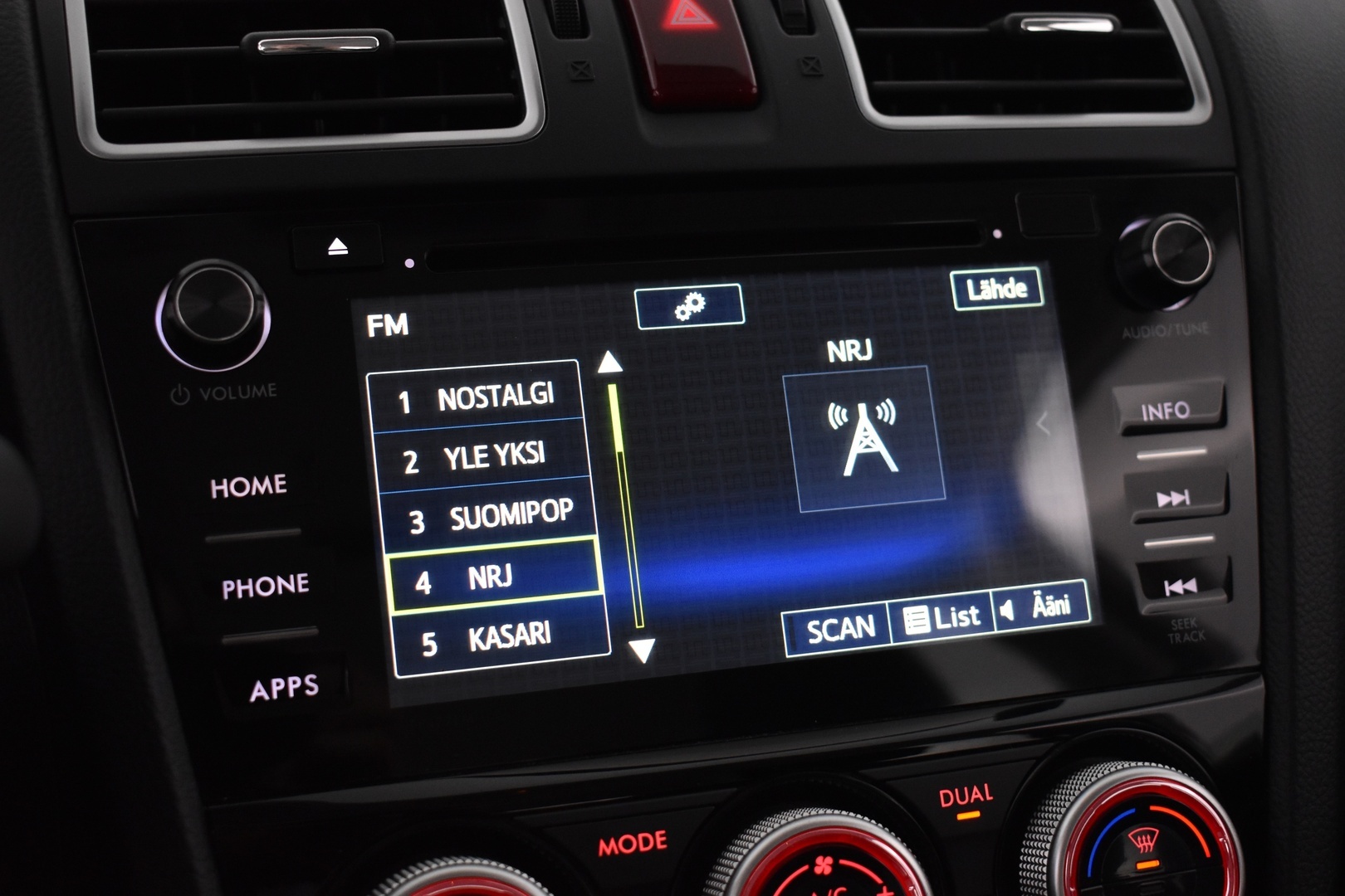 SUBARU Forester 2016