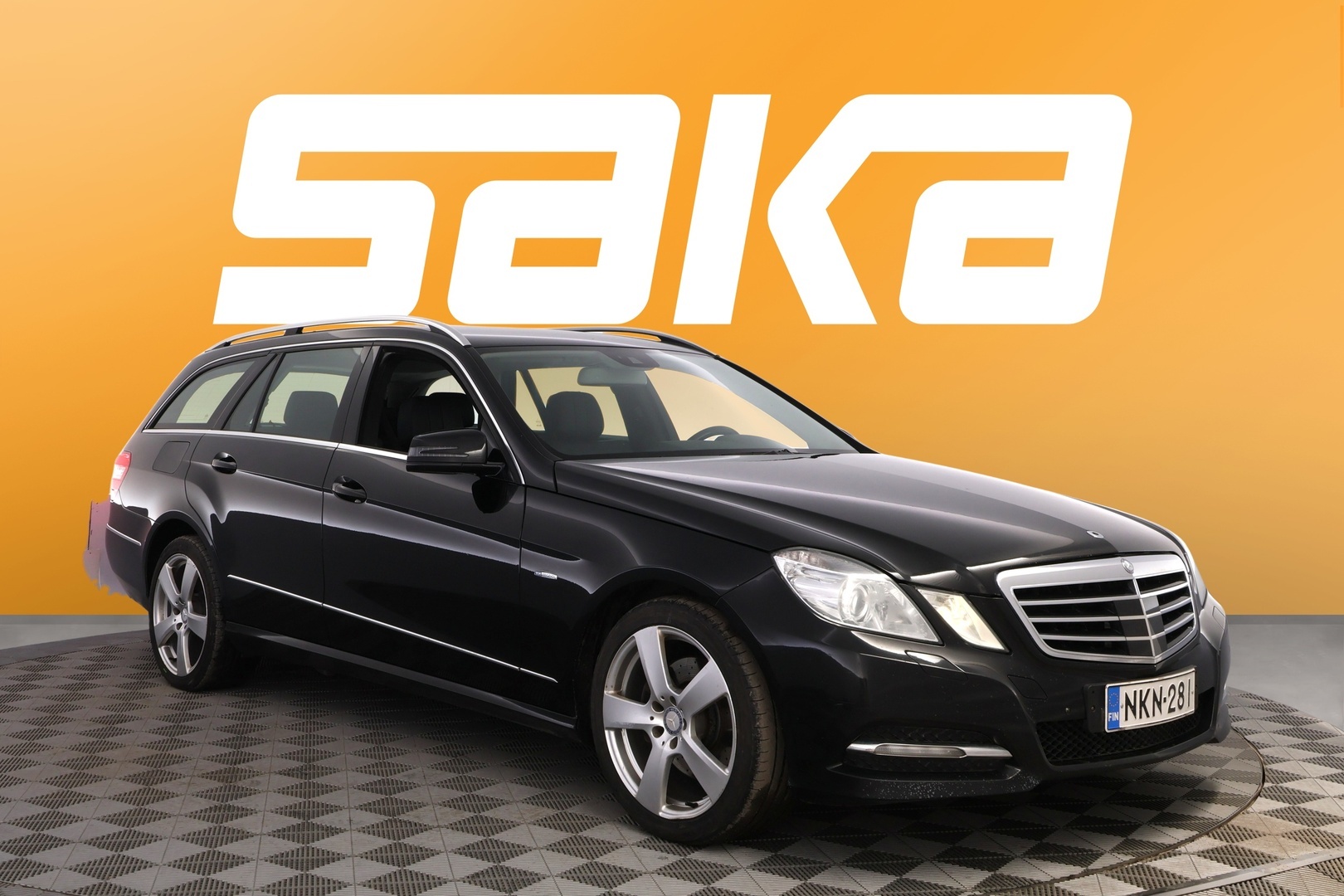 MERCEDES-BENZ E 2011