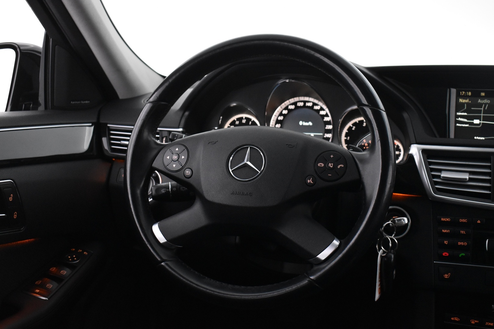 MERCEDES-BENZ E 2011