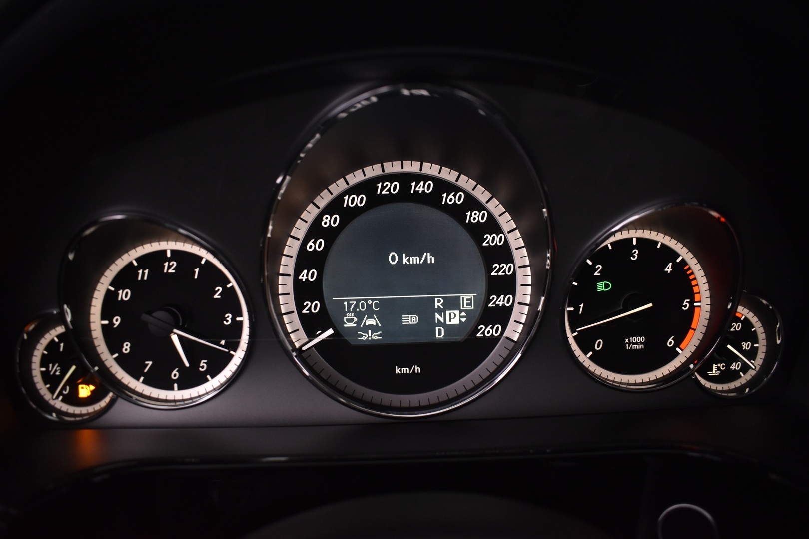 MERCEDES-BENZ E 2011