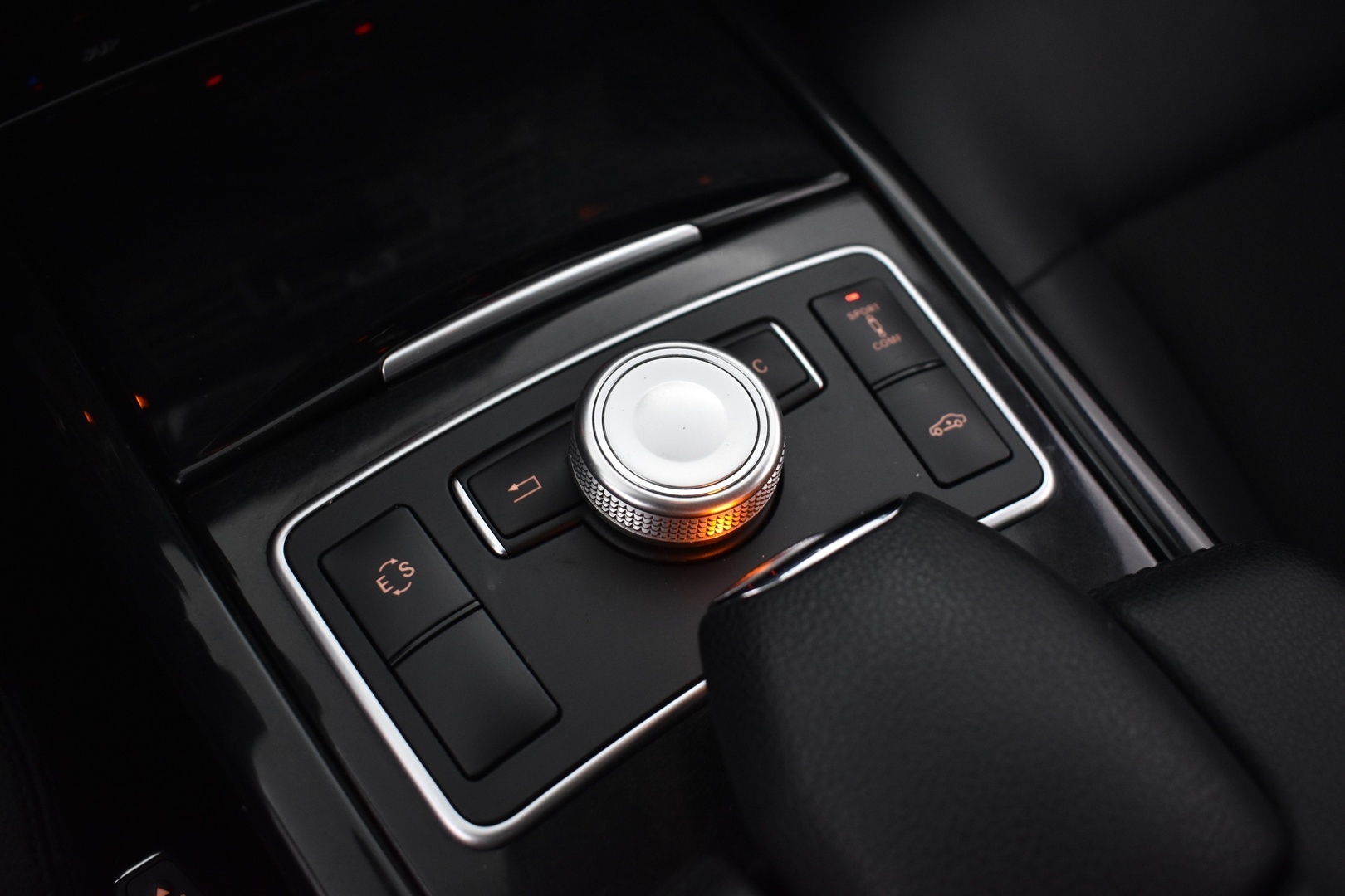 MERCEDES-BENZ E 2011