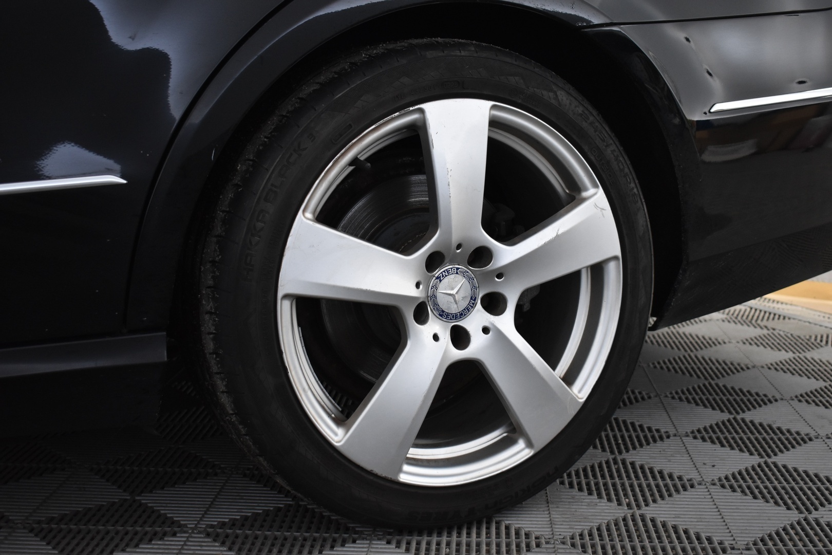 MERCEDES-BENZ E 2011