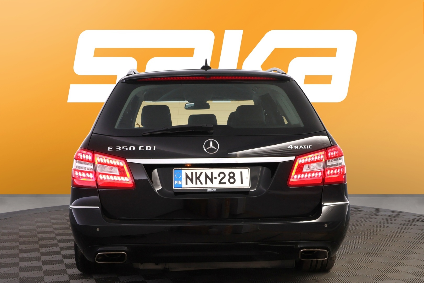 MERCEDES-BENZ E 2011