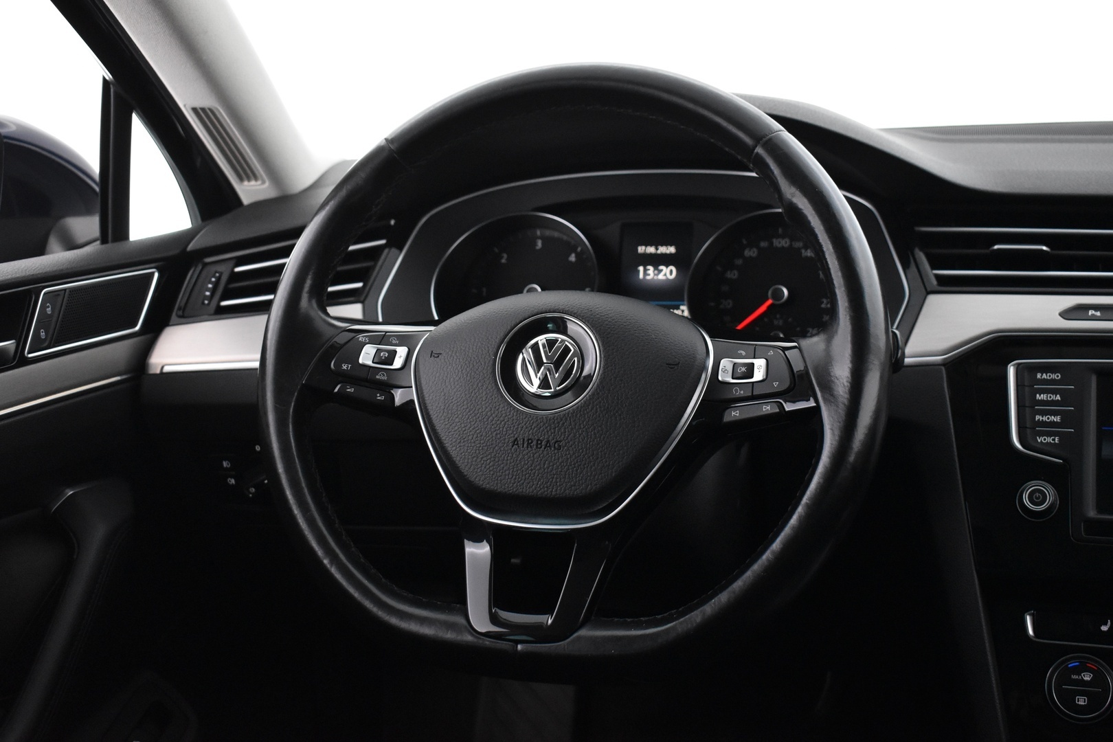 VOLKSWAGEN Passat 2016