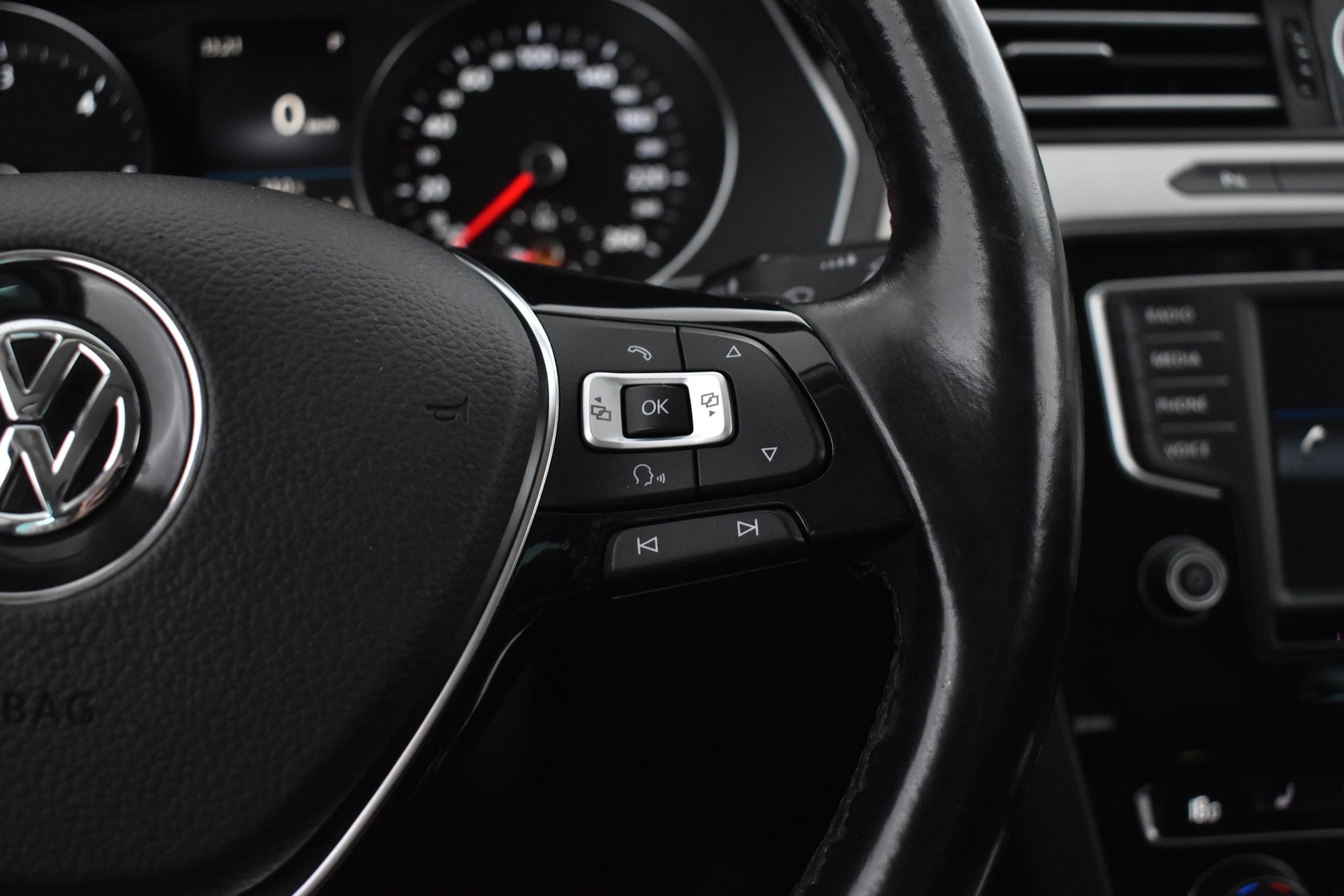 VOLKSWAGEN Passat 2016