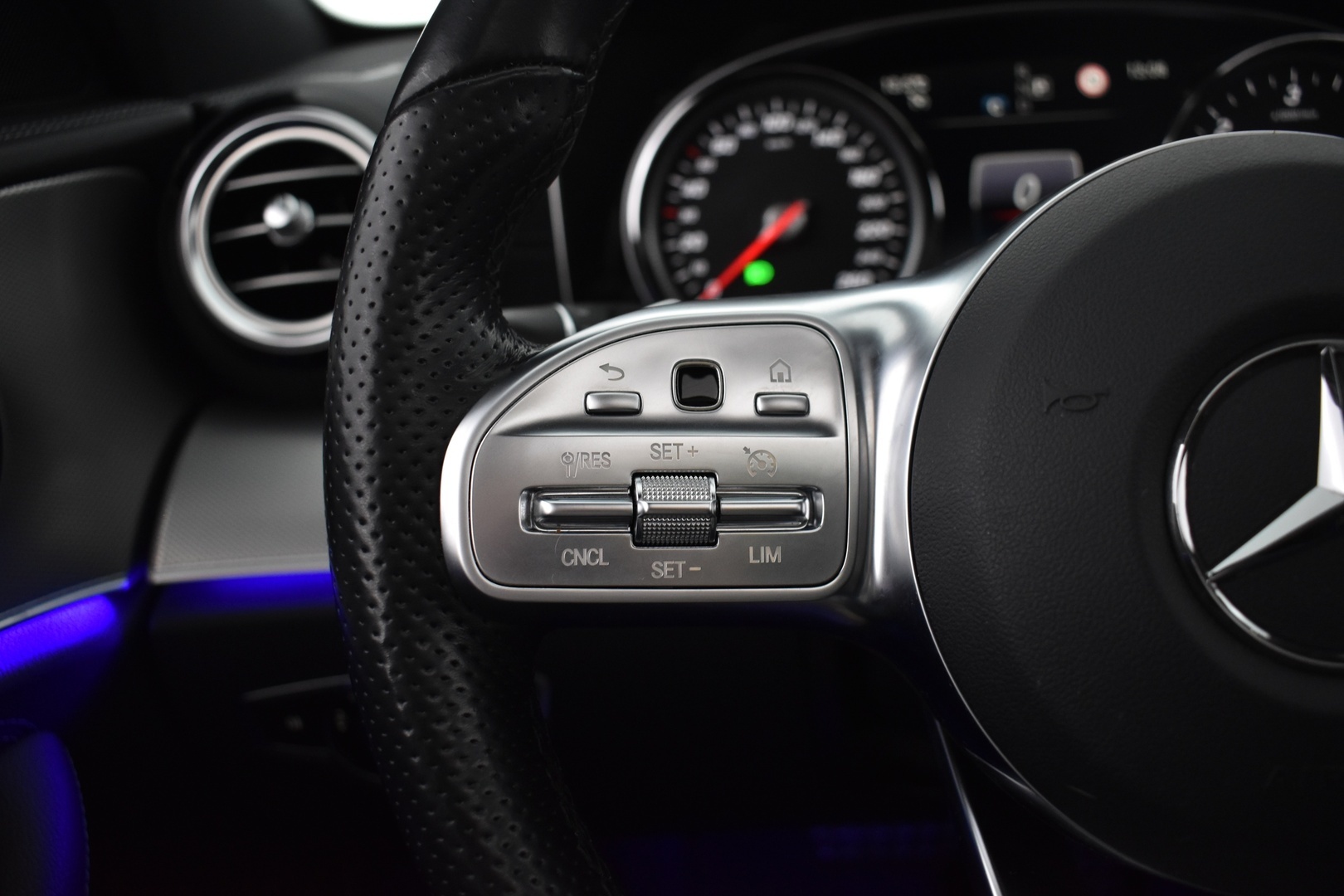 MERCEDES-BENZ E 2019